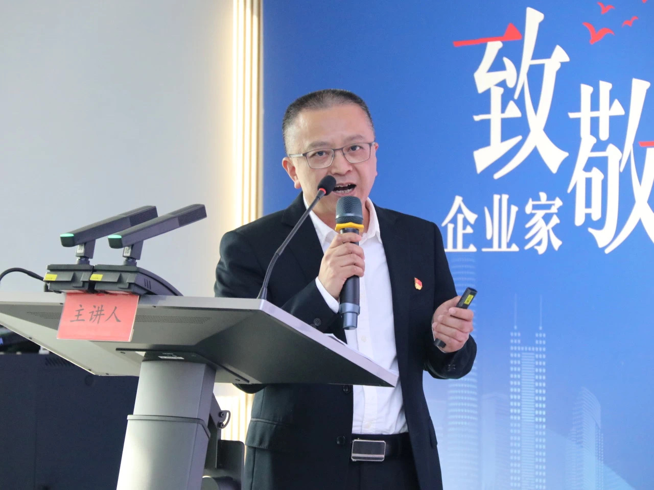 黨建引領聚合力 創(chuàng)新實踐樹標桿 ——深圳市閩僑商業(yè)管理有限公司黨支部獲評深圳屬地黨委“先進基層黨組織”榮譽稱號
